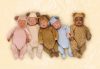 Újszülött játékbabák - Karakterbabák - Anne Geddes puhatestű babafigura sárga maci szettben 23cm
