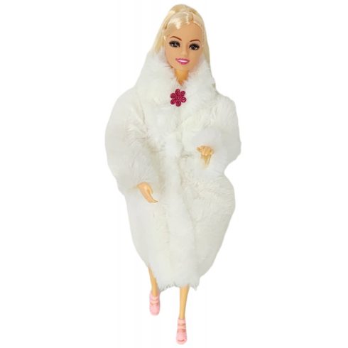Játékbaba fehér színű téli bundában